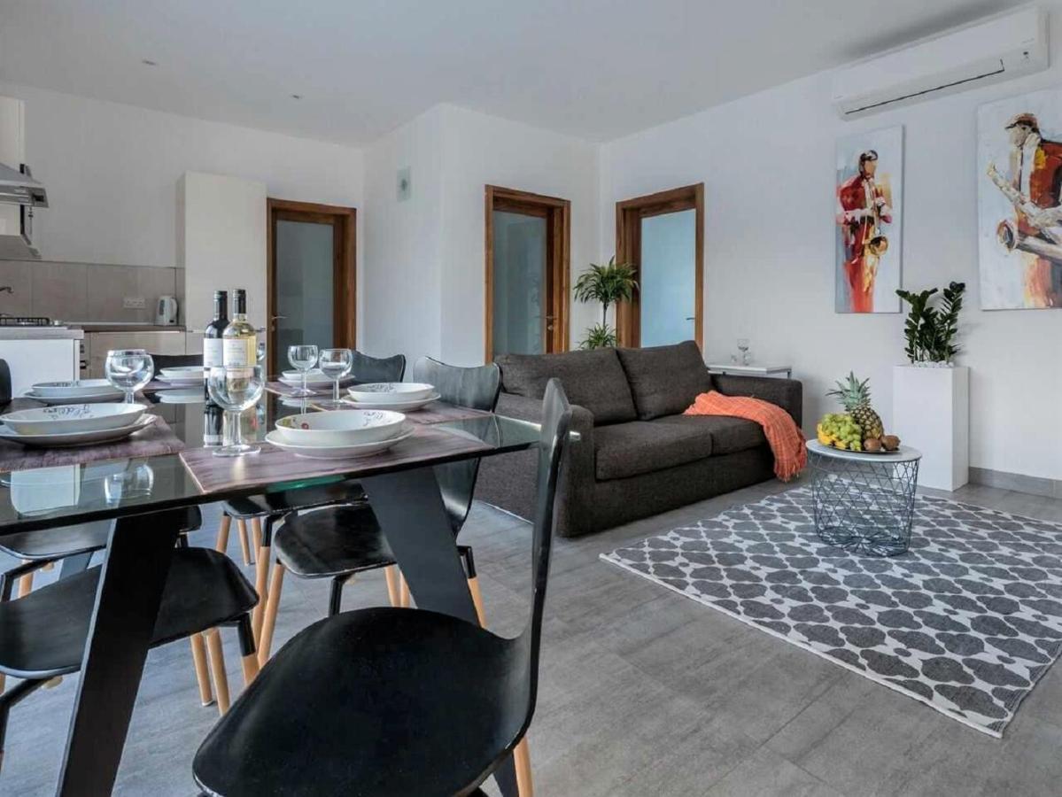 Stunning Penthouse Roof Terrace & Communal Swimming Pool St. Paul's Bay Exteriér fotografie